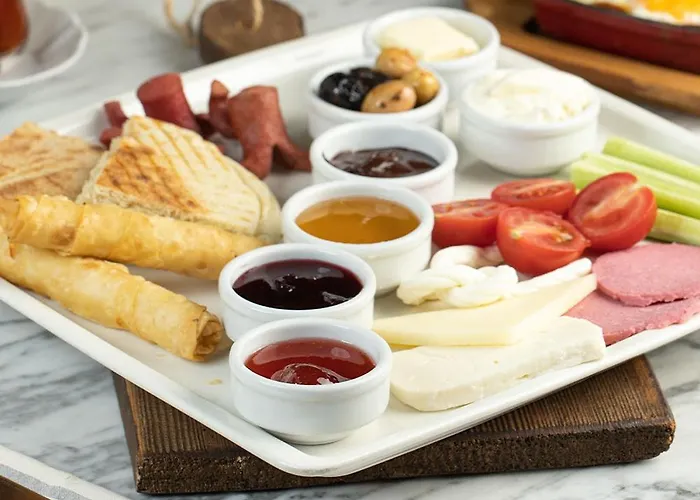 Апарт-отель Life Hotel& Breakfast 4*